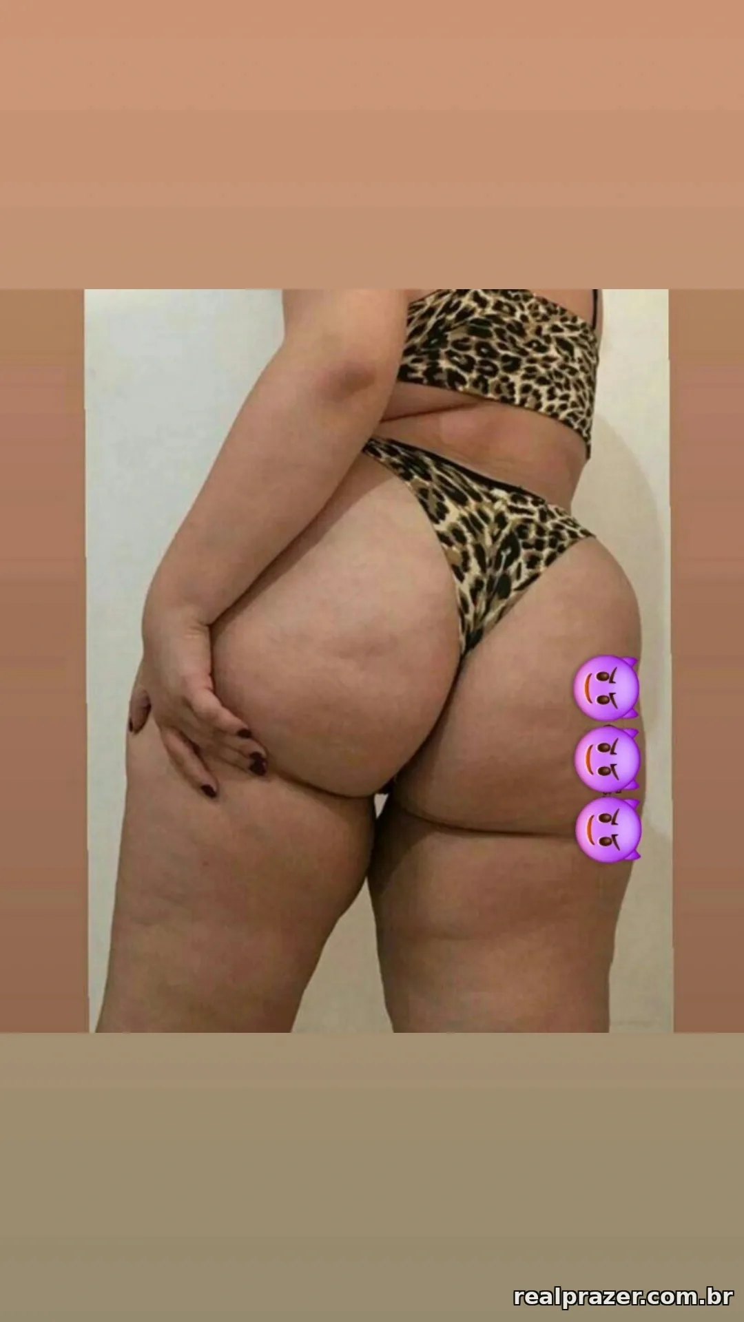 LOIRA BUCETUDA