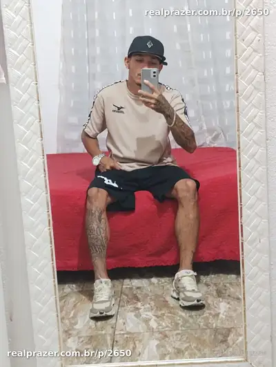 Moreno tatuado, garoto de programa castanho atletico em Belo Horizonte, MG - Real Prazer