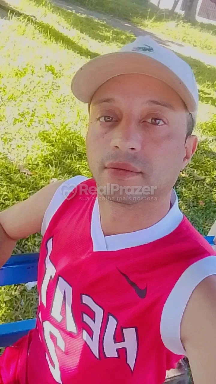 Nathan, garoto de programa castanho magro em Guarulhos, SP - Real Prazer