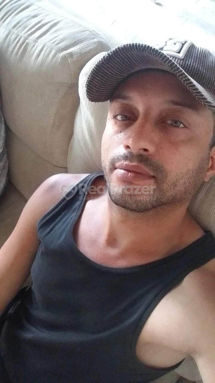 Nathan, garoto de programa castanho magro em Guarulhos, SP - Real Prazer