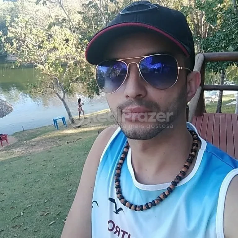 Nathan, garoto de programa castanho magro em Guarulhos, SP - Real Prazer