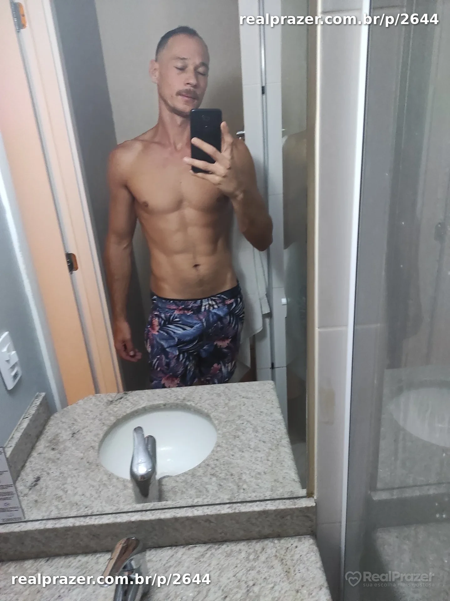 Neto, garoto de programa castanho atletico em Rio de Janeiro, RJ - Real Prazer