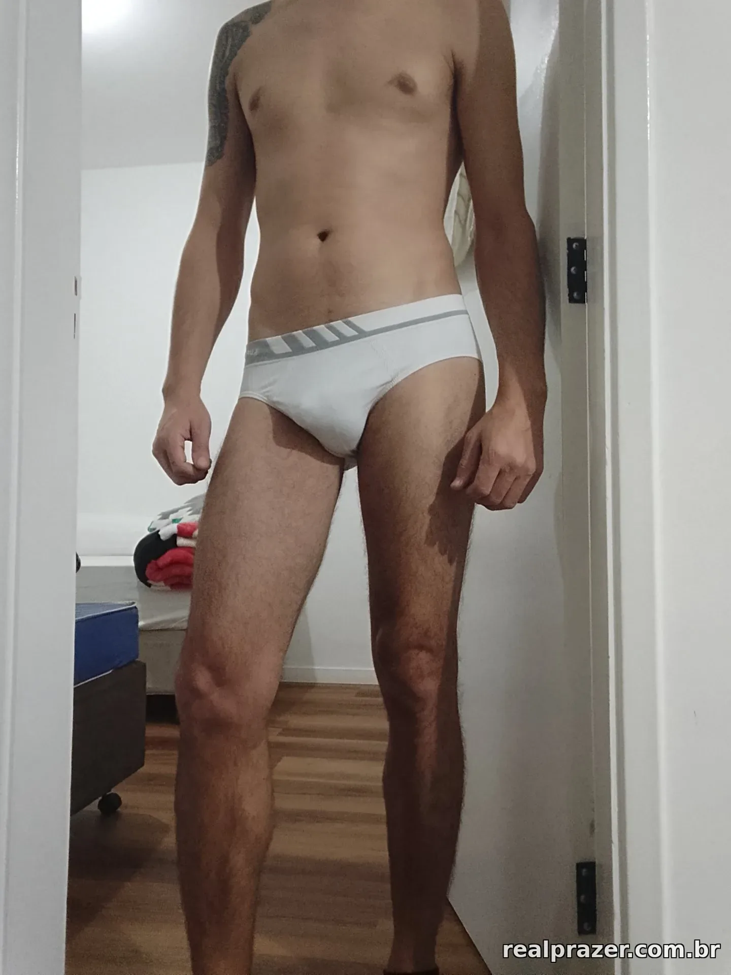 Peter, garoto de programa castanho corpo medio em São Paulo, SP - Real Prazer