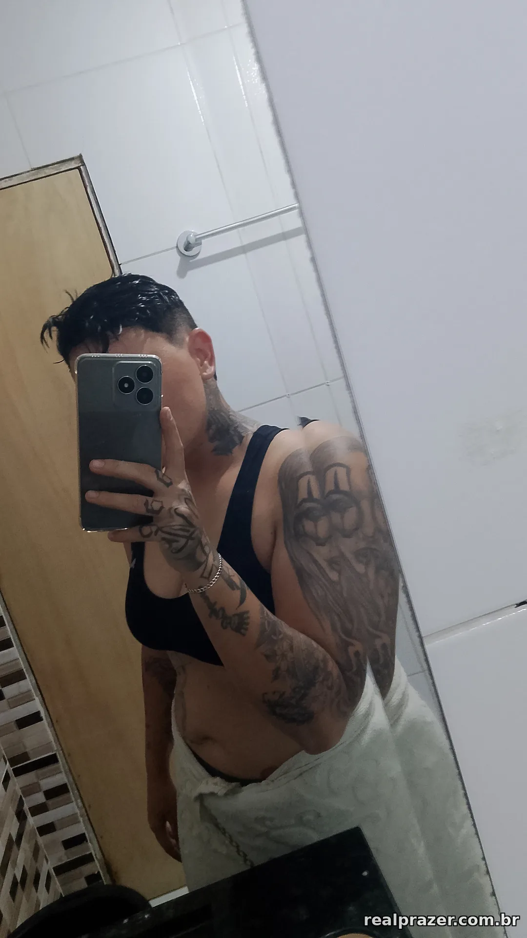 Tatuadinha apertadinha karolaynne, acompanhante castanha corpo medio - Real Prazer