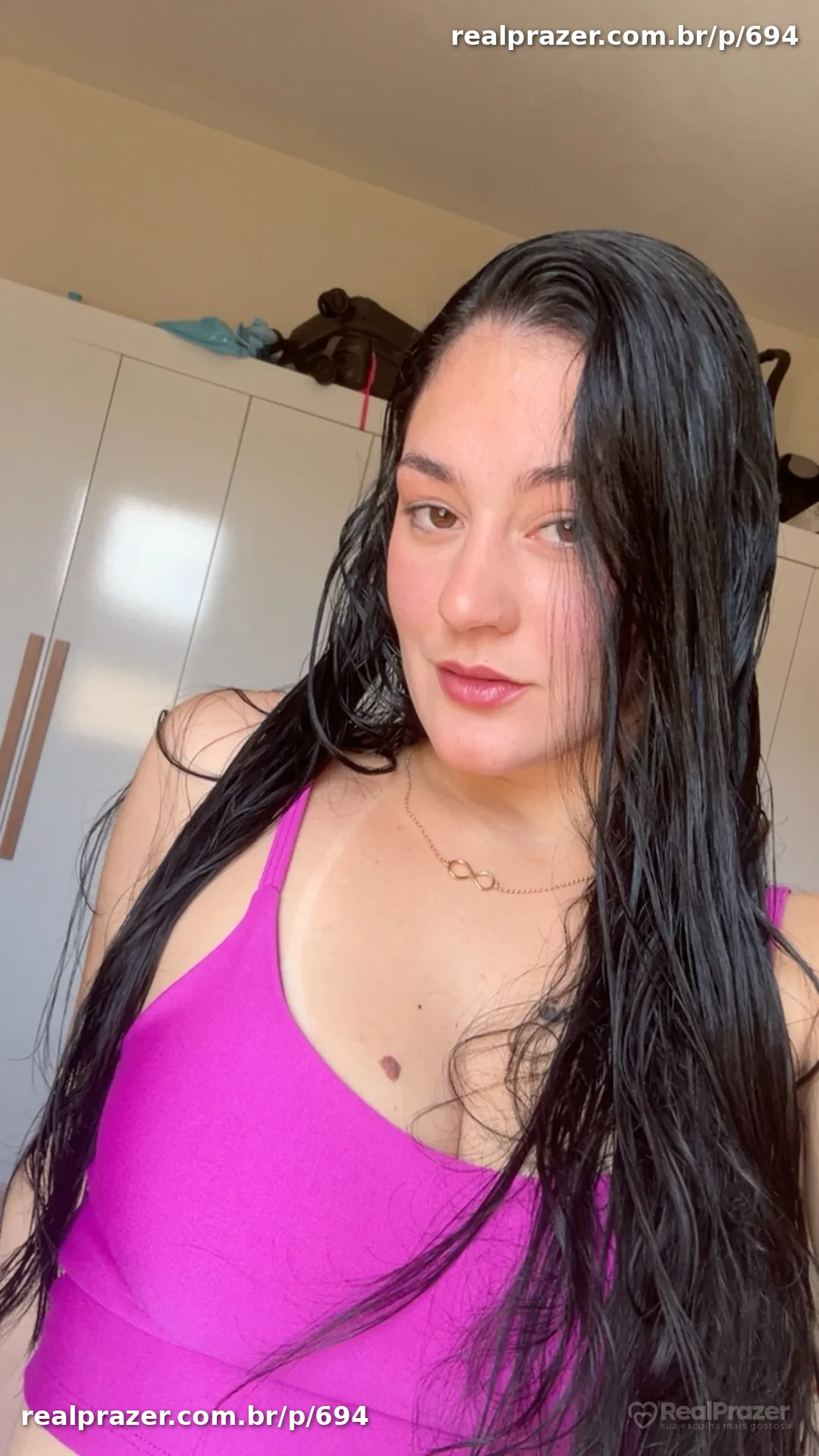 Beatriz, acompanhante morena de cabelos longos curvilinea em São Paulo, SP - Real Prazer