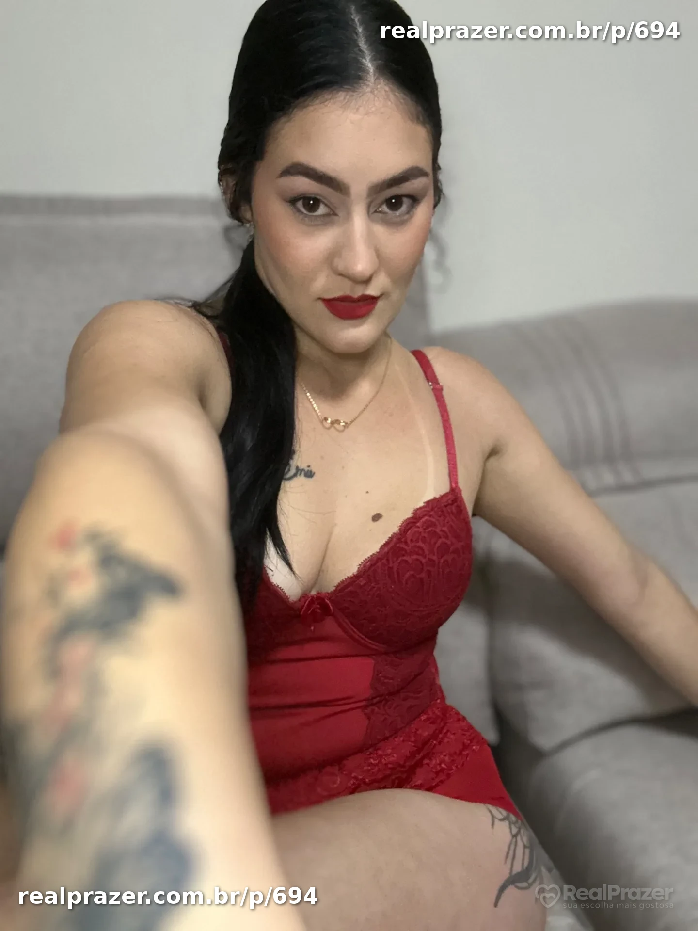Beatriz, acompanhante morena de cabelos longos curvilinea em São Paulo, SP - Real Prazer