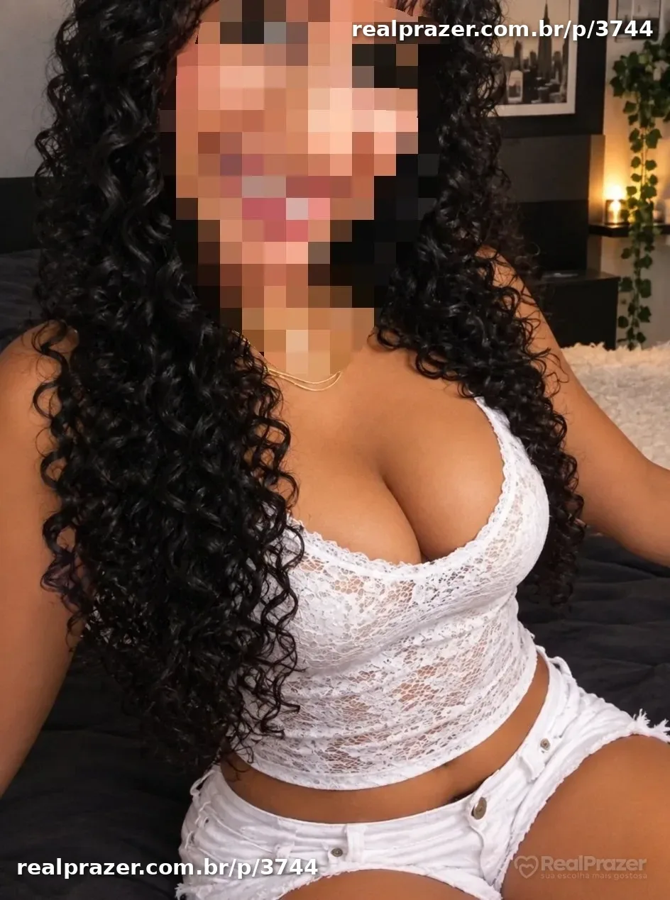 Dandara Ferreira, acompanhante morena de cabelos longos gostosa em Curitiba, PR - Real Prazer