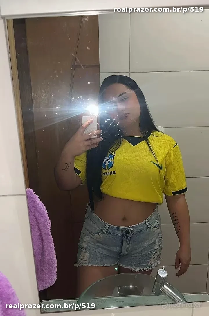 Debora, acompanhante morena de cabelos longos gostosa em São Paulo, SP - Real Prazer