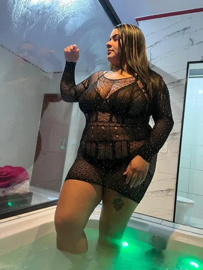 Gaby, acompanhante morena de cabelos longos gordinha em São Paulo, SP - Real Prazer