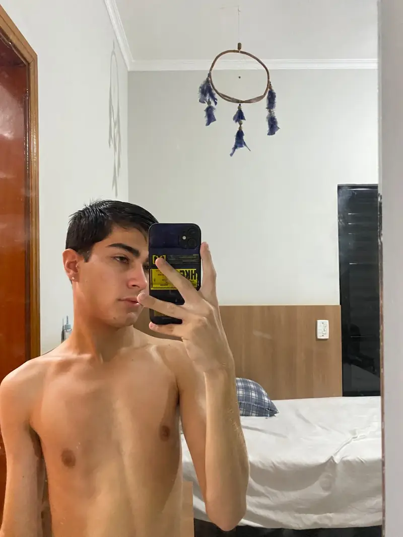Guilherme, garoto de programa castanho magro em Ribeirão Preto, SP - Real Prazer