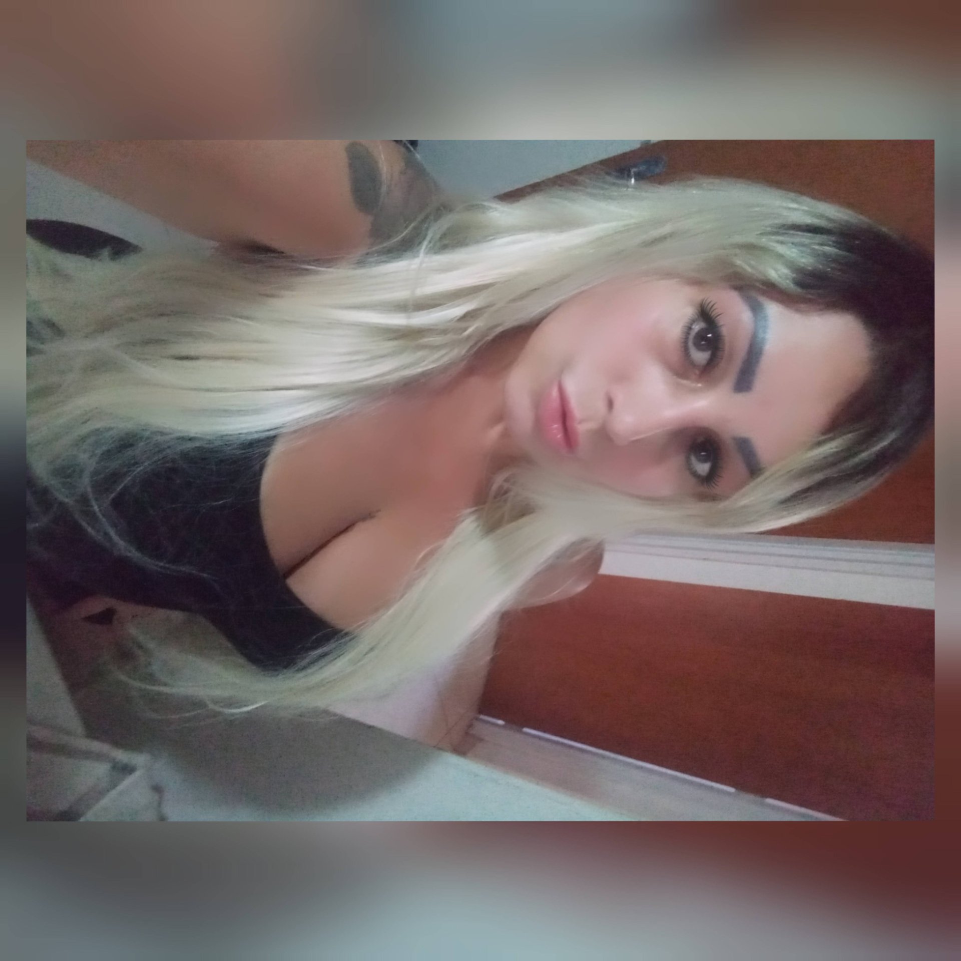 Julia Pimentel, acompanhante loira de cabelos longos magra em Araçatuba, SP - Real Prazer