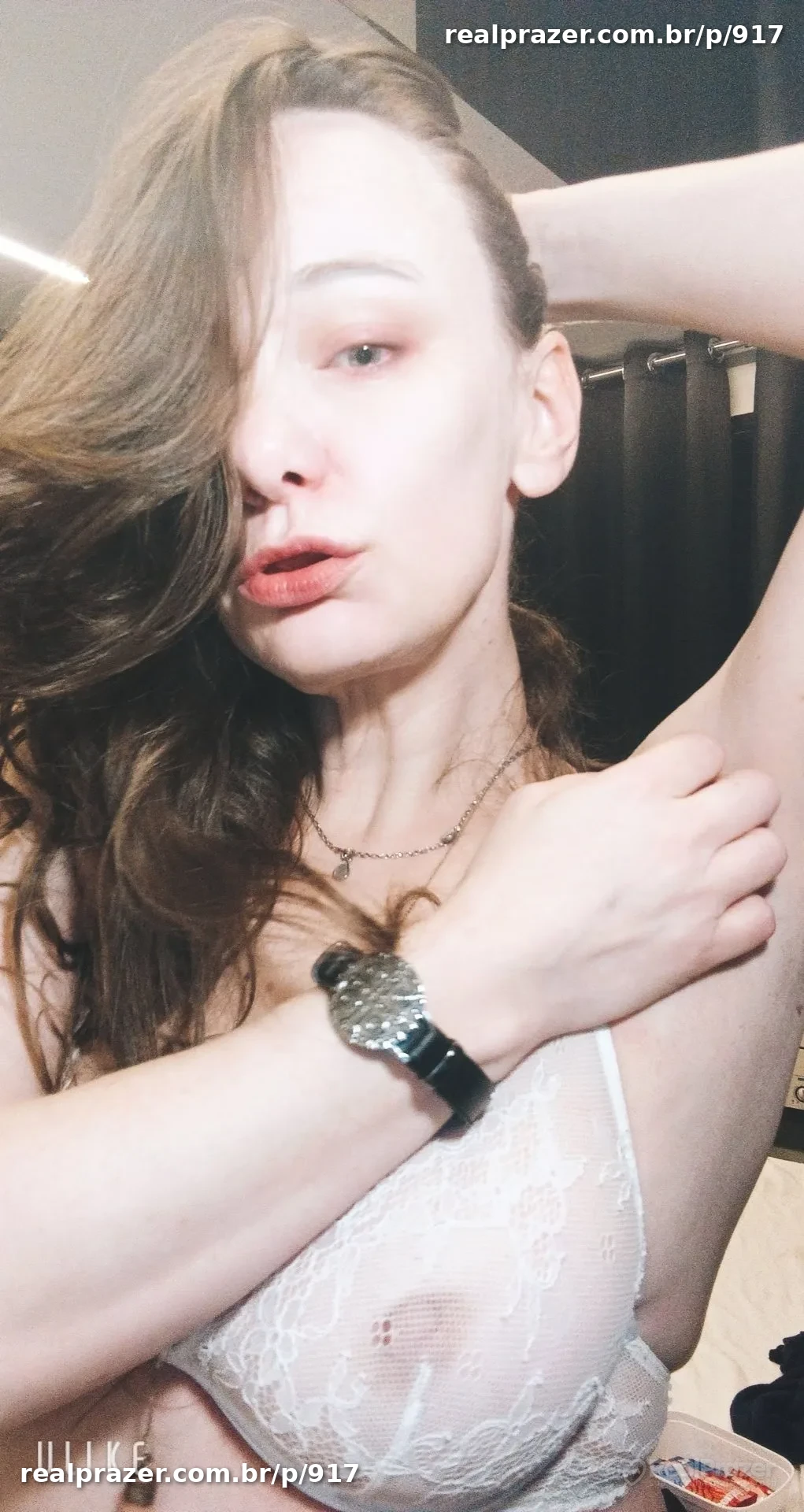 Julie Squalor, acompanhante loira de cabelos longos magra - Real Prazer
