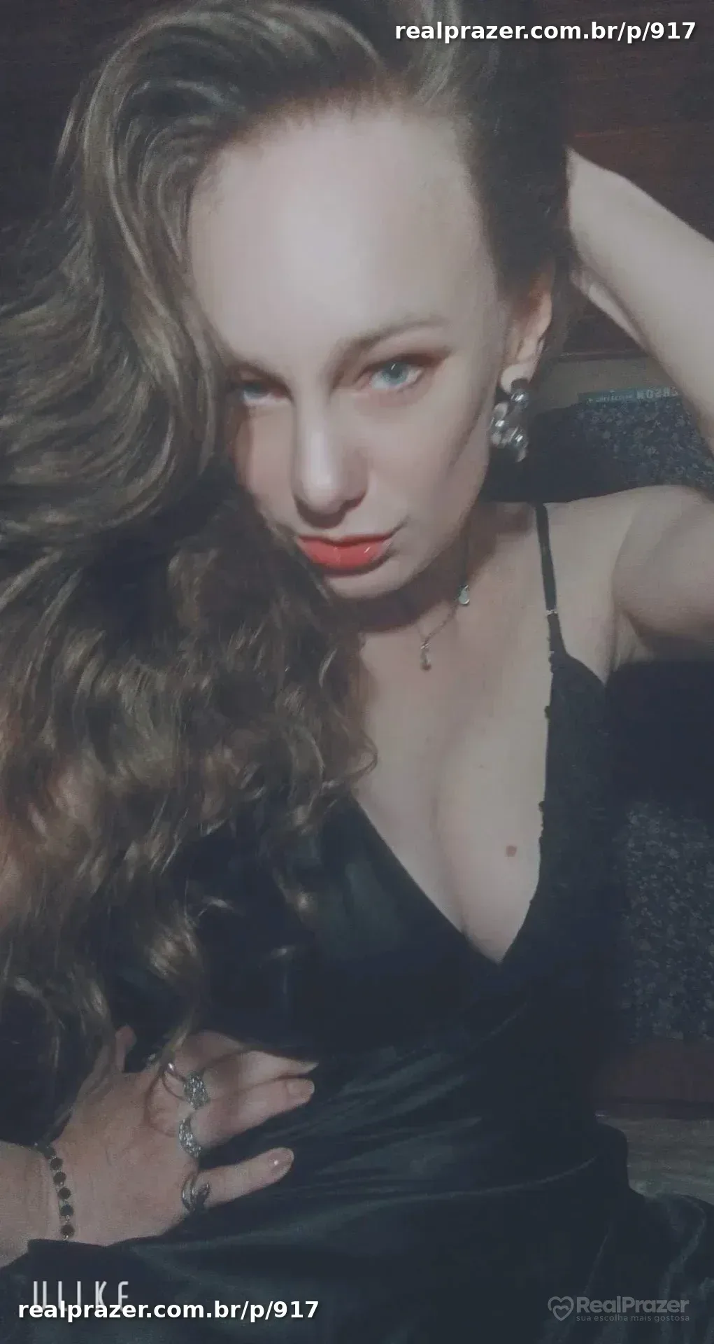 Julie Squalor, acompanhante loira de cabelos longos magra - Real Prazer