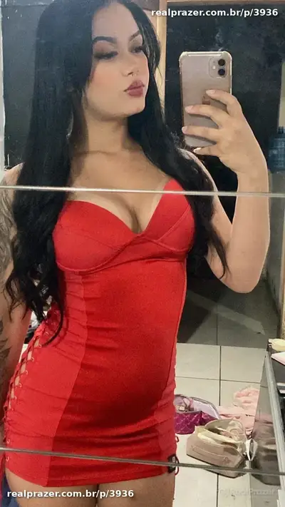 Lara, acompanhante morena de cabelos longos magra em Uberlândia, MG - Real Prazer