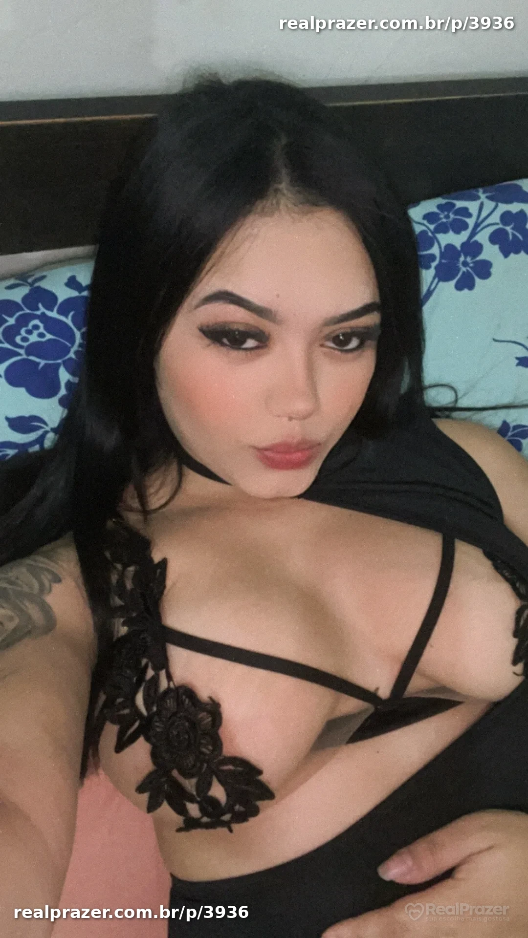 Lara, acompanhante morena de cabelos longos magra em Uberlândia, MG - Real Prazer