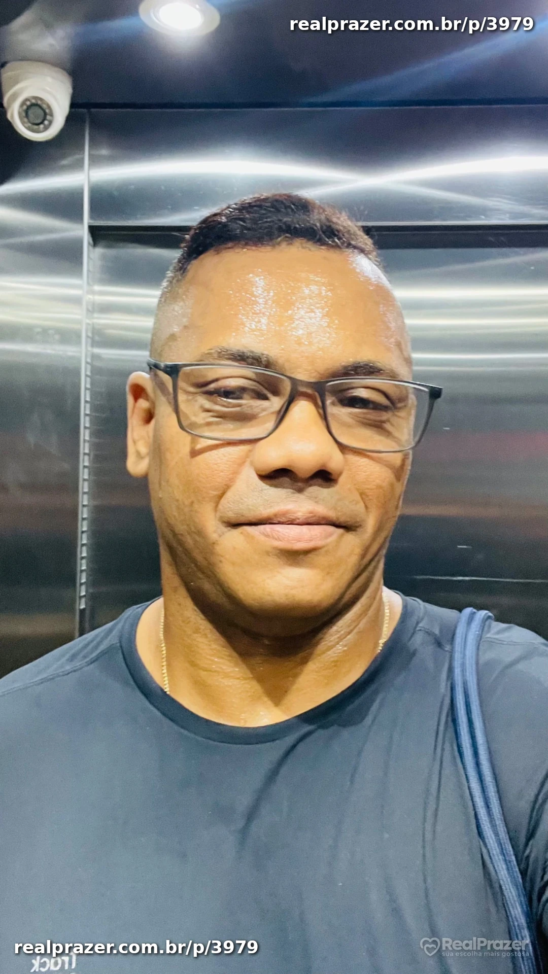 Léo, garoto de programa moreno atletico em Salvador, BA - Real Prazer