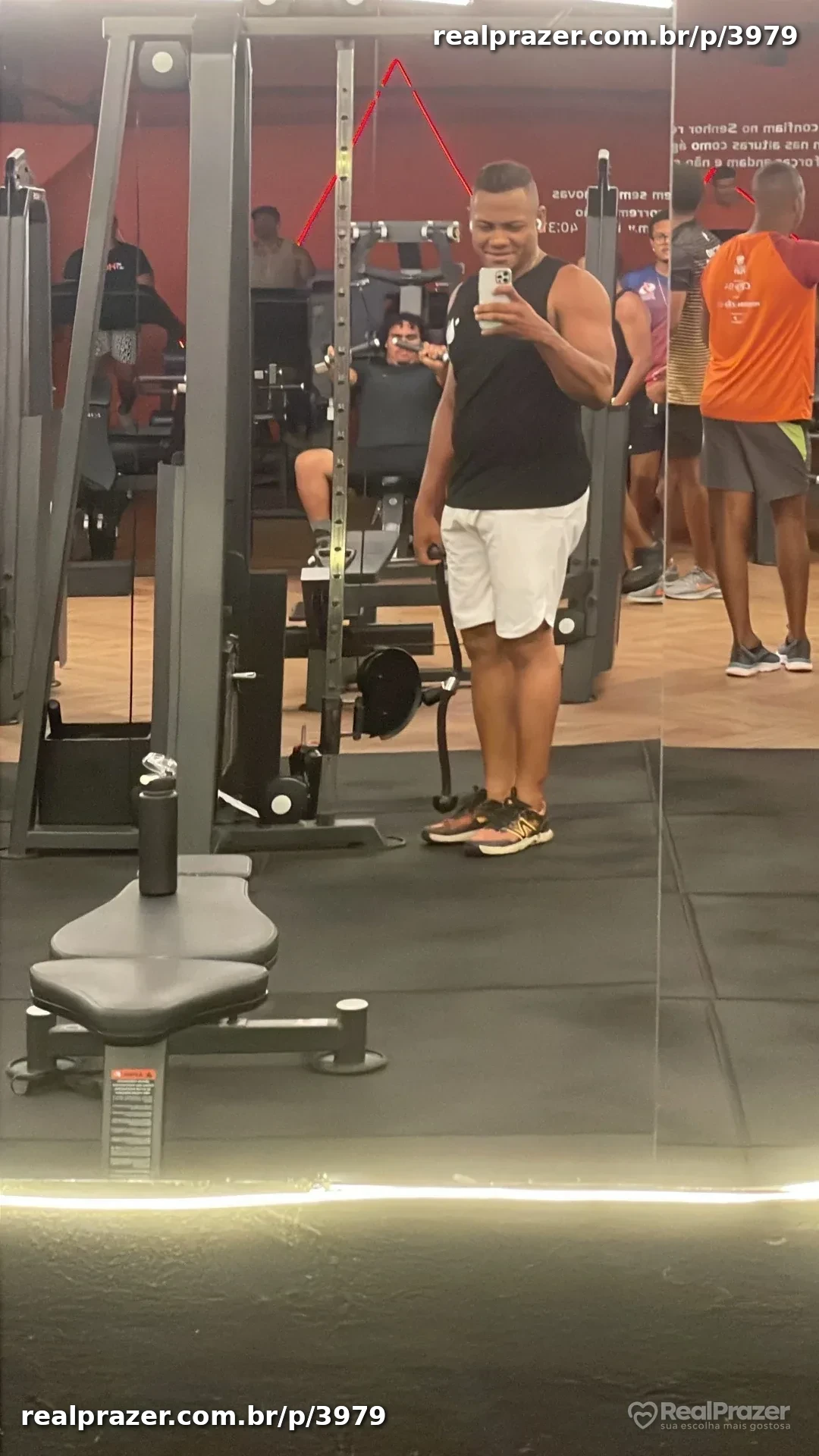 Léo, garoto de programa moreno atletico em Salvador, BA - Real Prazer
