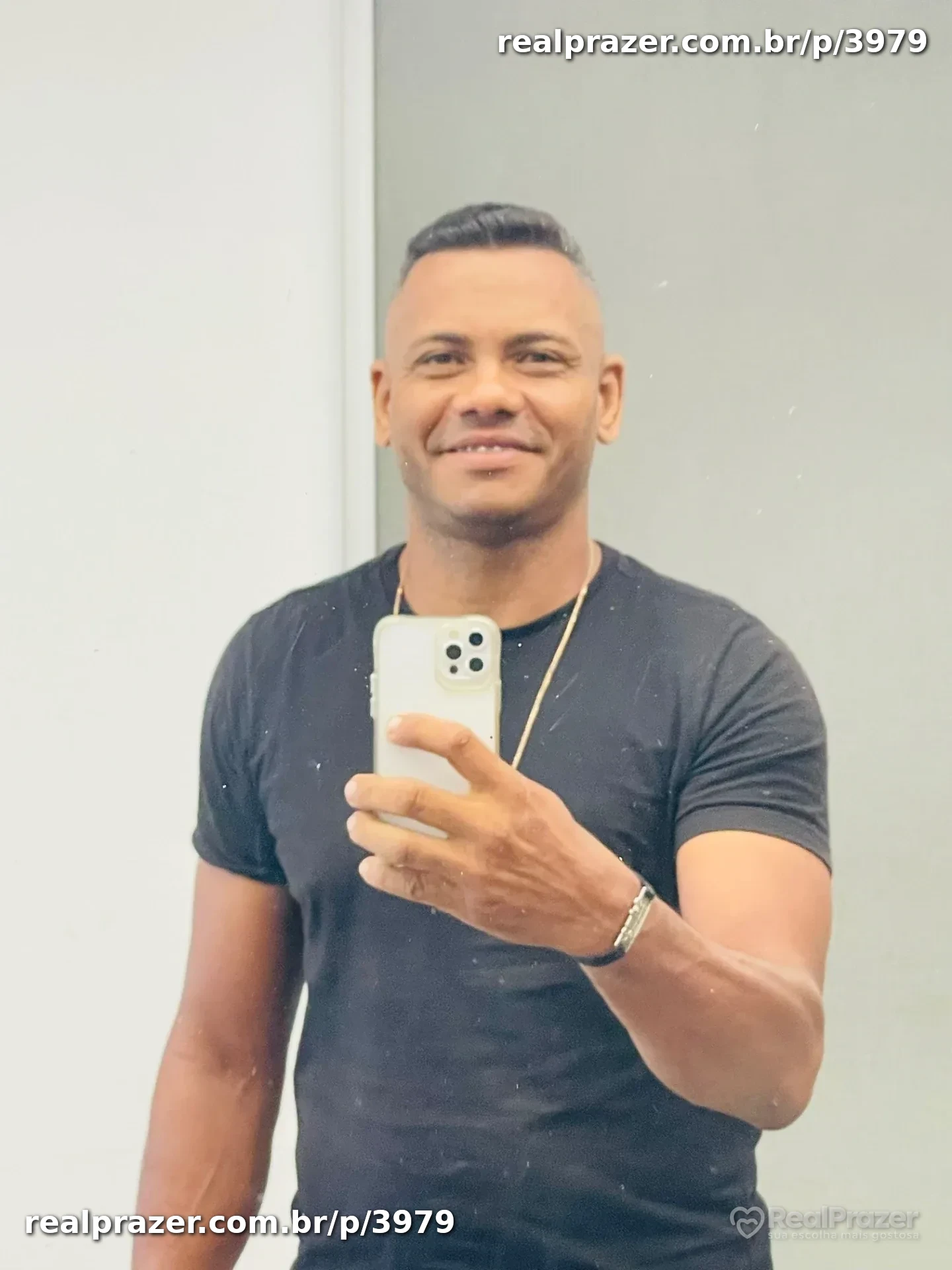 Léo, garoto de programa moreno atletico em Salvador, BA - Real Prazer
