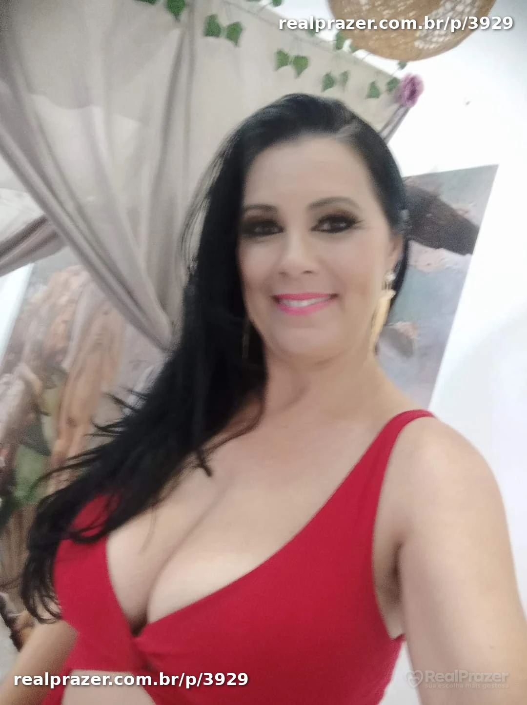 Meggy Terapeuta, acompanhante morena de cabelos longos gostosa em Osasco, SP - Real Prazer