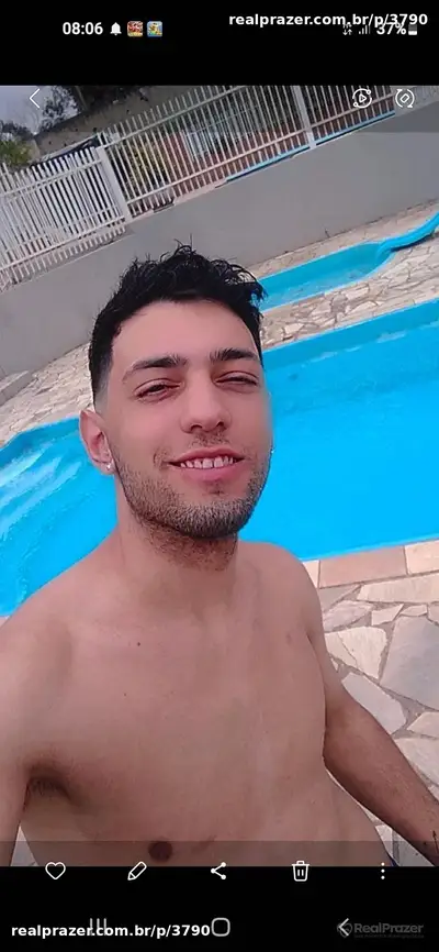Patrick, garoto de programa castanho corpo medio em Curitiba, PR - Real Prazer