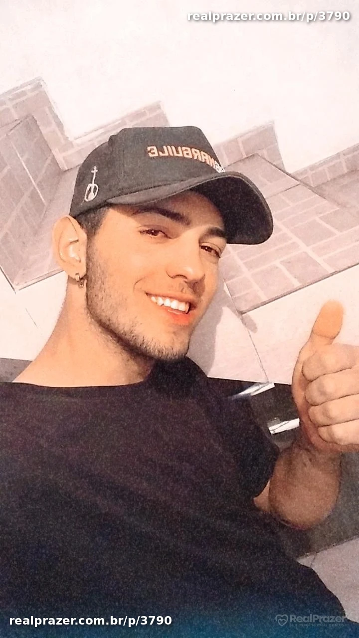 Patrick, garoto de programa castanho corpo medio em Curitiba, PR - Real Prazer
