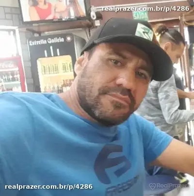 Paulo Henrique, garoto de programa moreno de cabelos longos corpo medio em Curitiba, PR - Real Prazer