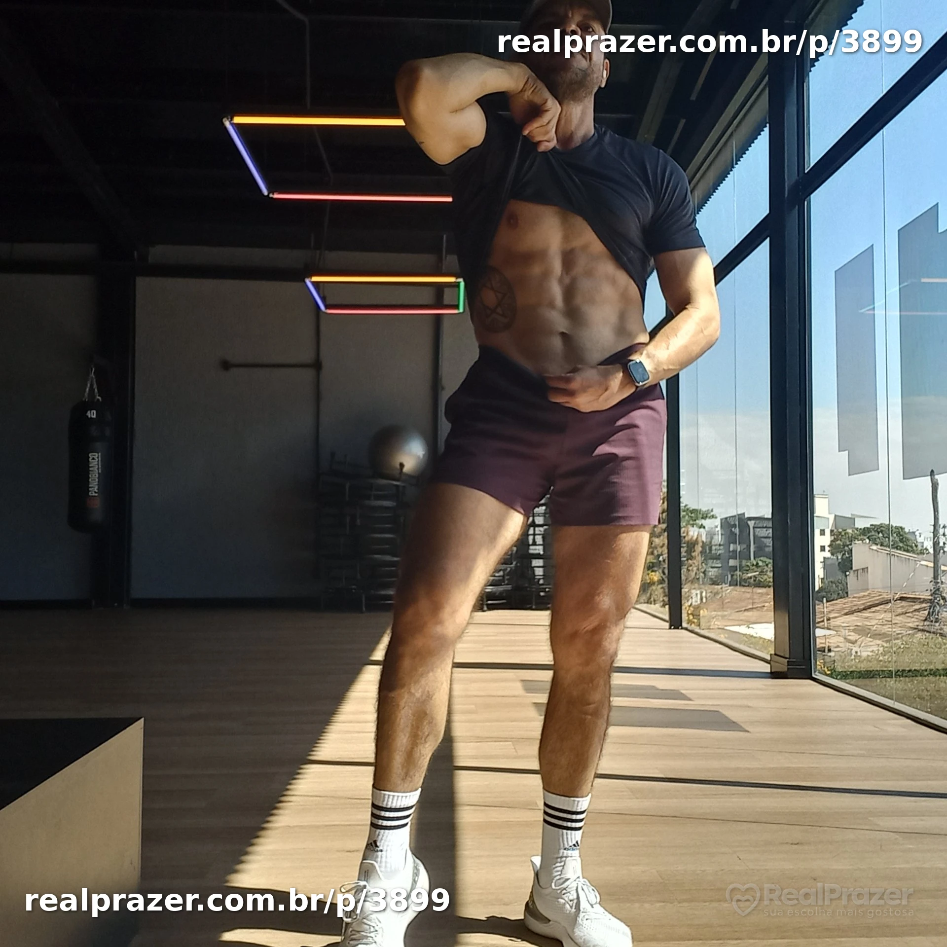 Ricardo Santos, garoto de programa castanho atletico em Goiânia, GO - Real Prazer