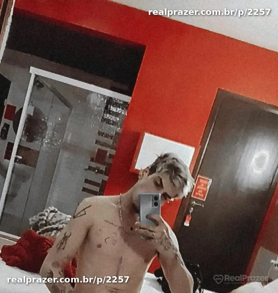 TotallSigillo, garoto de programa castanho magro em Curitiba, PR - Real Prazer