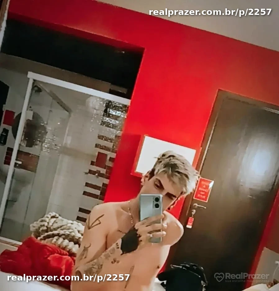 TotallSigillo, garoto de programa castanho magro em Curitiba, PR - Real Prazer