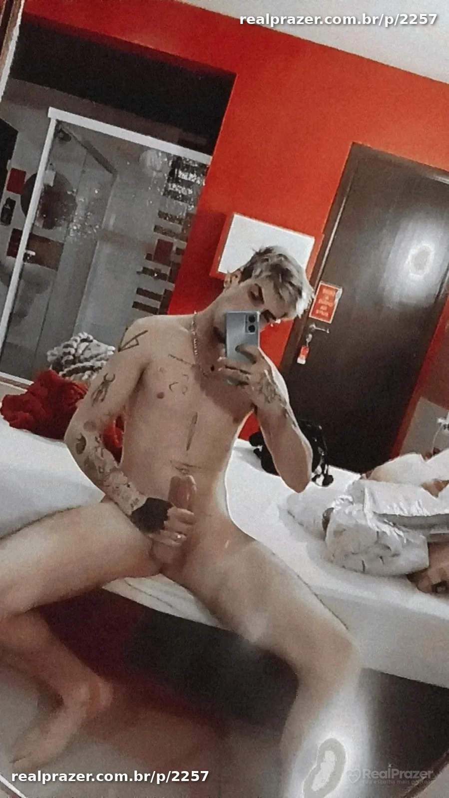 TotallSigillo, garoto de programa castanho magro em Curitiba, PR - Real Prazer