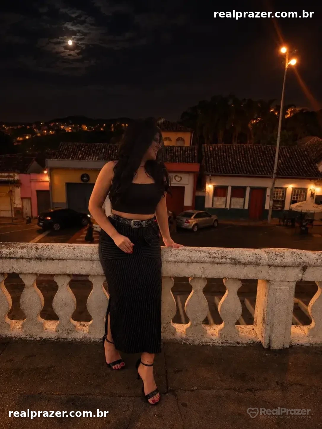 Verônica Álvarez, acompanhante morena de cabelos longos corpo medio em Belo Horizonte, MG - Real Prazer