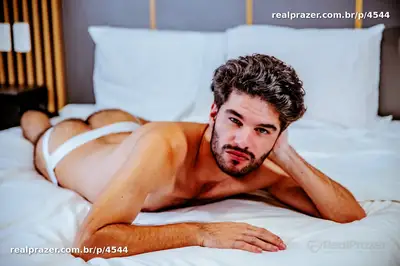 Bruno Pereira, garoto de programa castanho de cabelos longos magro em Jundiaí, SP - Real Prazer