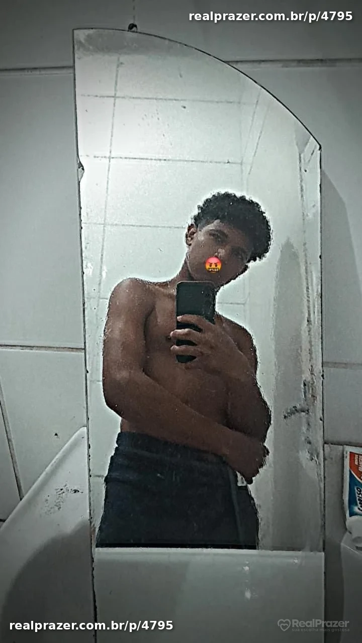 Miqueias safadinho, garoto de programa moreno corpo medio em Tupã, SP - Real Prazer