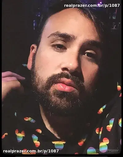 Theus, garoto de programa castanho de cabelos longos gordinho em Pinhais, PR - Real Prazer Theus, garoto de programa castanho de cabelos longos gordinho em Pinhais, PR - Real Prazer