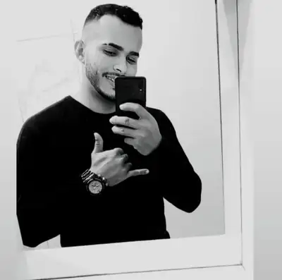 Wallace Alves, garoto de programa moreno corpo medio em Guarulhos, SP - Real Prazer