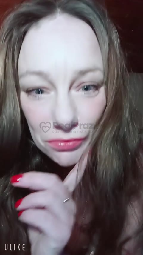 Video de Julie Squalor, acompanhante loira de cabelos longos magra - Real Prazer