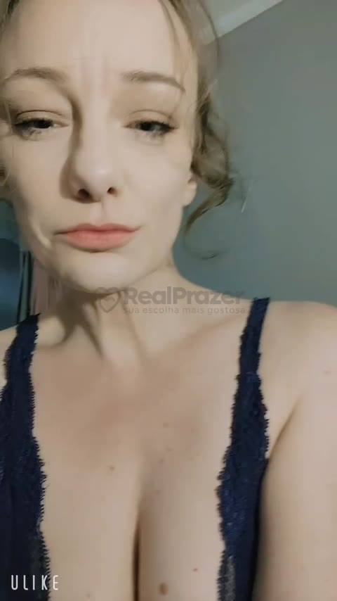 Video de Julie Squalor, acompanhante loira de cabelos longos magra - Real Prazer