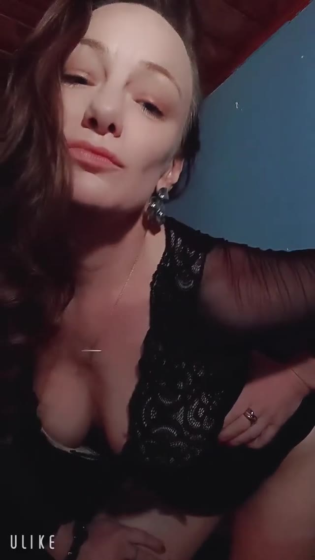 Video de Julie Squalor, acompanhante loira de cabelos longos magra em São Paulo, SP - Real Prazer