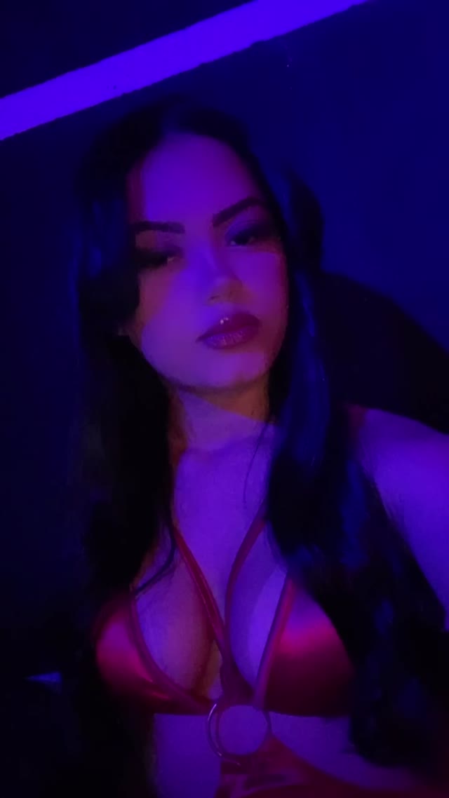 Video de Lara, acompanhante morena de cabelos longos magra em Uberlândia, MG - Real Prazer