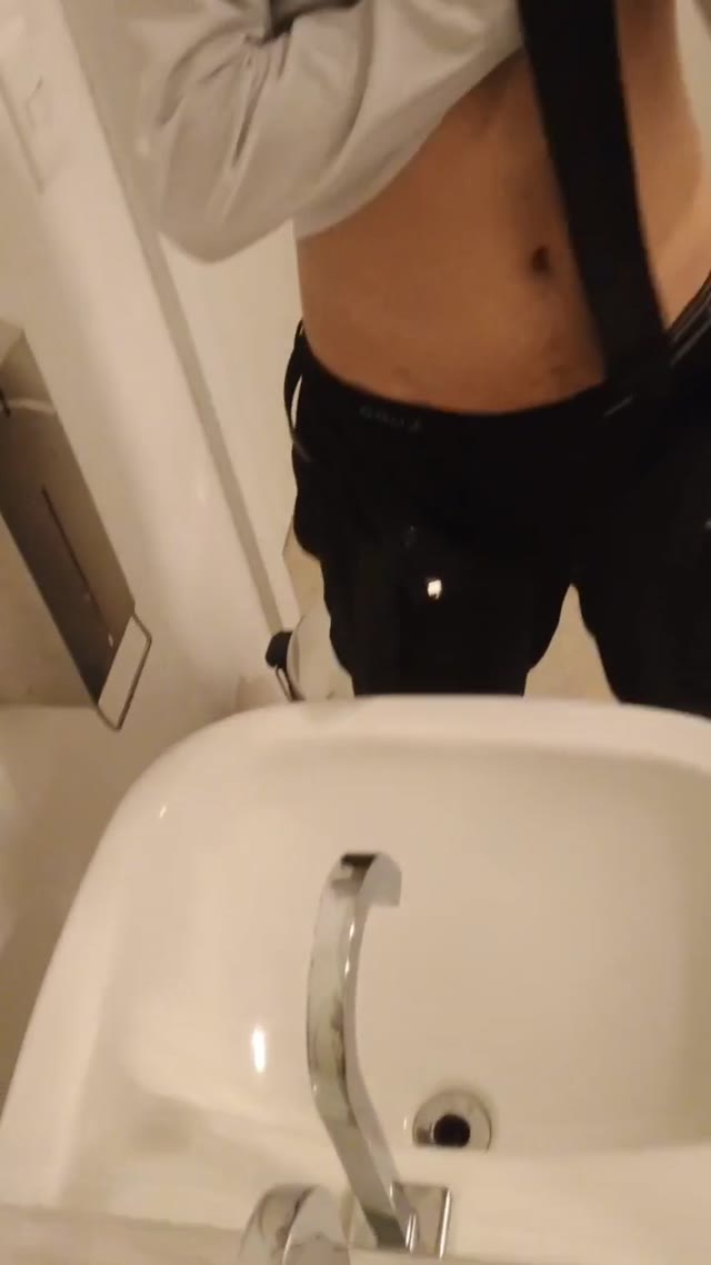 Video de Lorenzo Pinto, garoto de programa castanho magro em Curitiba, PR - Real Prazer